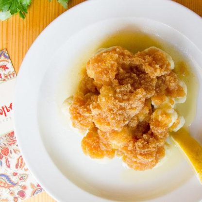 Отварная цветная капуста с теплым маслом и сухарями