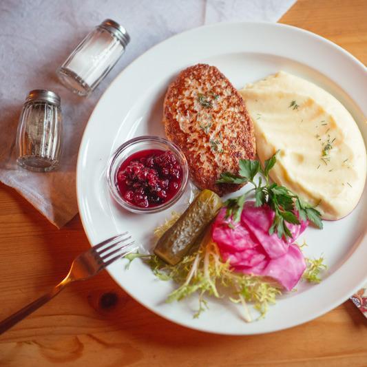Duck cutlet with lingonberries and mashed potatoes