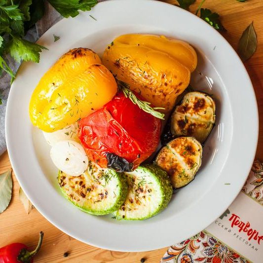 Grilled or baked seasons vegetables e1714581406351