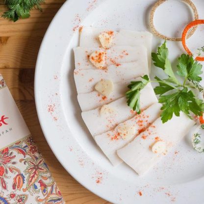 Шпик соленый с горчицей на огуречном рассоле