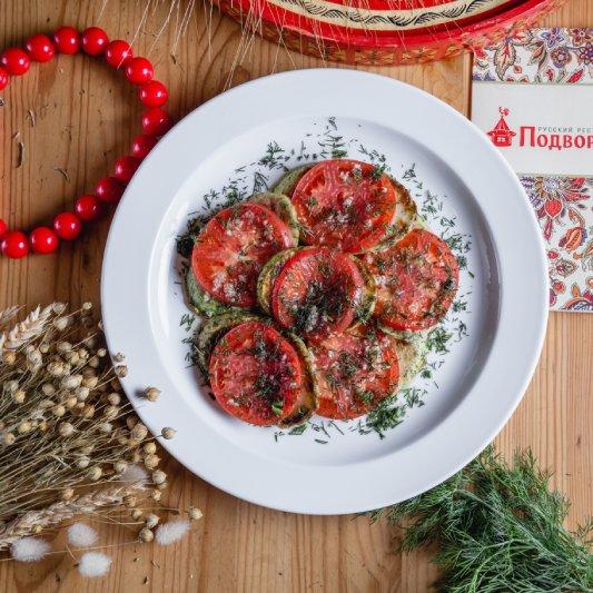 Кабачки жареные с помидорами и чесноком