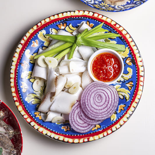 Дуэт сало с луком, чесноком и аджикой