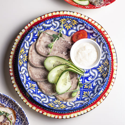 Язык отварной с хреном