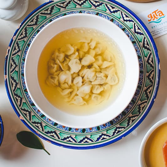 Дюшбара с пряными травами (мясной бульон с домашними пельменями)