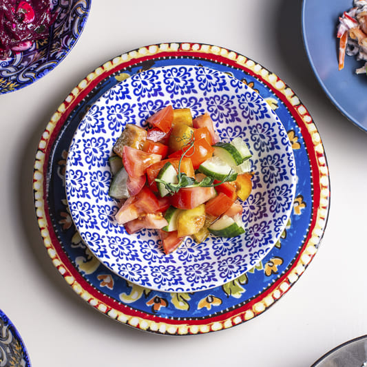 Салат из свежих овощей с заправкой на Ваш вкус