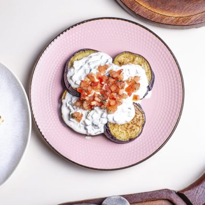 Баклажаны жаренные по-гречески с соусом «Сацики»