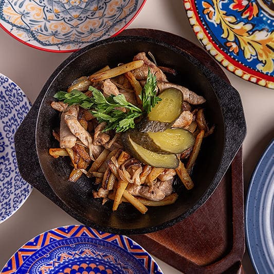 Свинина жаренная с картофелем или овощами (220/50гр